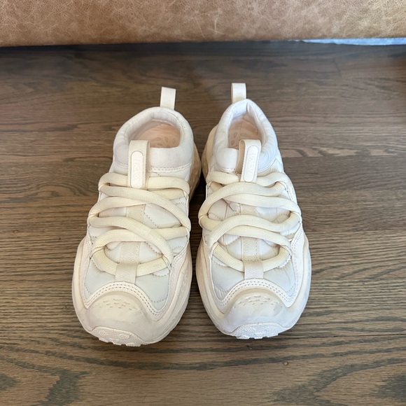 HOKA “Ora primo” size 6 - Picture 2 of 4